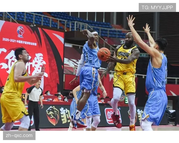 钟诚应对包夹战术布置明确 空间拉开与快速退防成关键